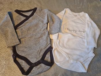 Lot de 2 bodys croisés kiabi 3 mois