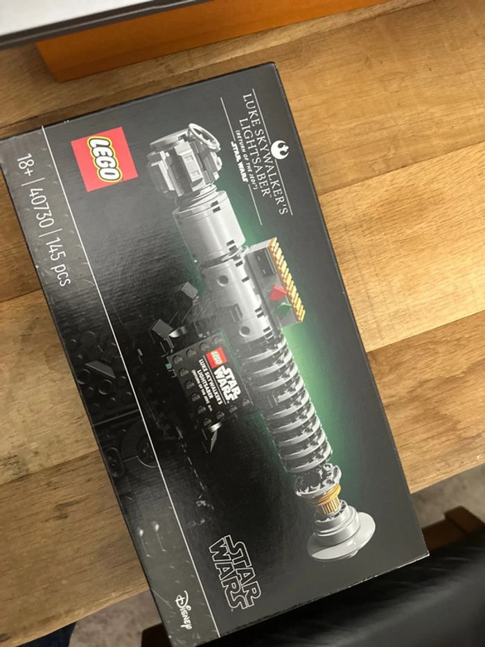 Set Lego Star Wars 40730 Sabre de Luke Skywalker’s - photo numéro 3