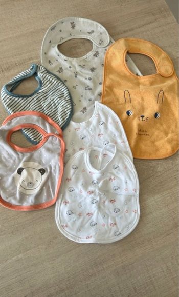 Lot de 13 bavoirs bébé mixtes – différents modèles