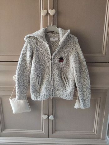 Gilet bouclette Zippé gris à capuche le temps des cerises 6 ans Excellent état