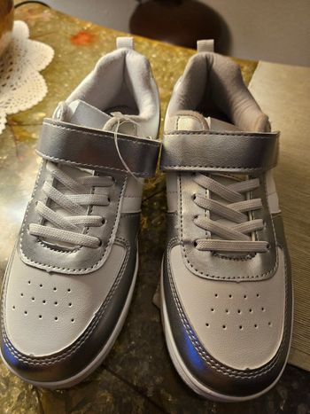 Basket fille neuve  taille 34 marque tex