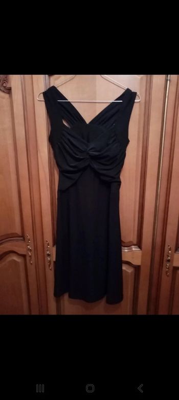 Robe habilléea bretelle large