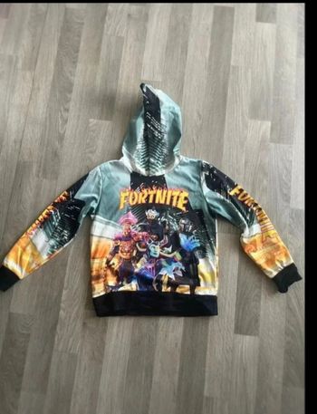 Pull à capuche fin fortnite taille 8 ans