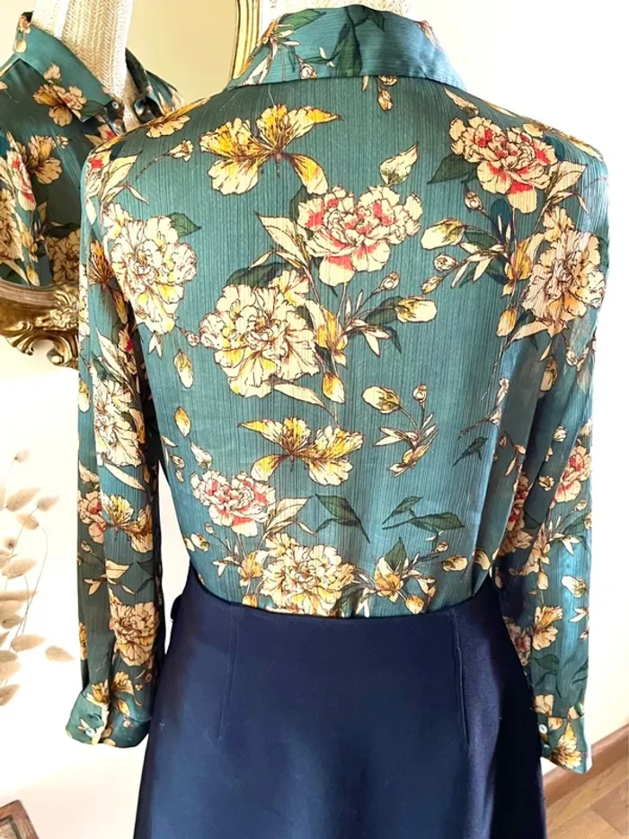 Sublime blouse chemise manche longue à boutonnage fluide motif floral Zara - photo numéro 7