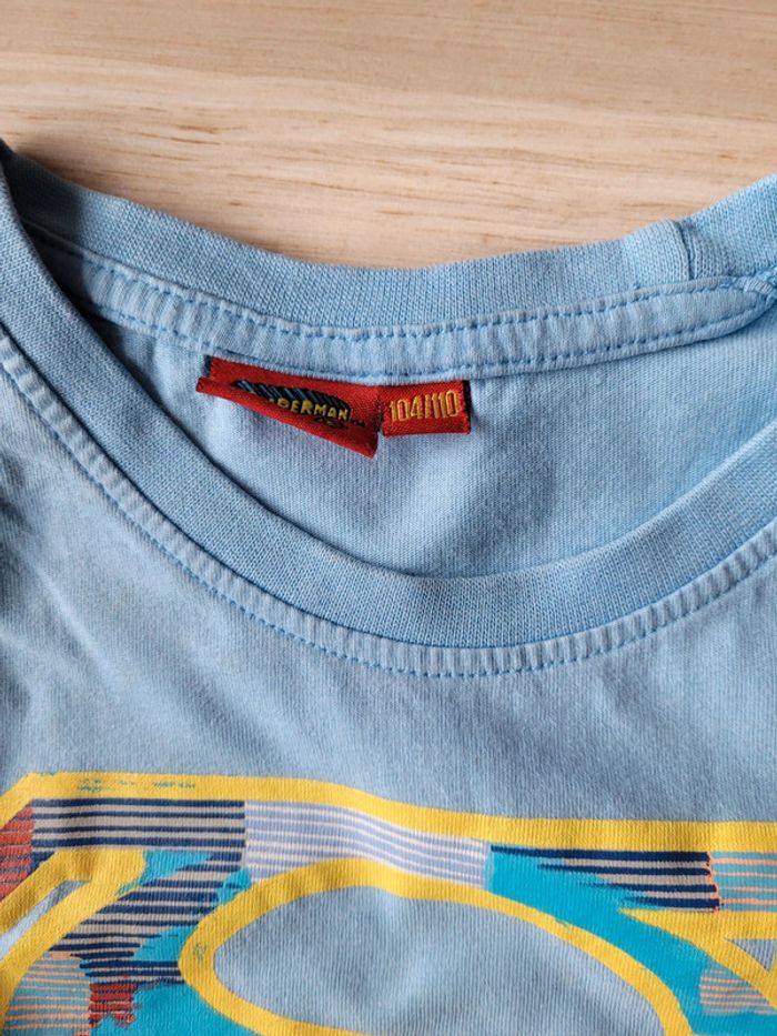 Shorts en jeans et t-shirts garcon 4 ans, très bon état. - photo numéro 3