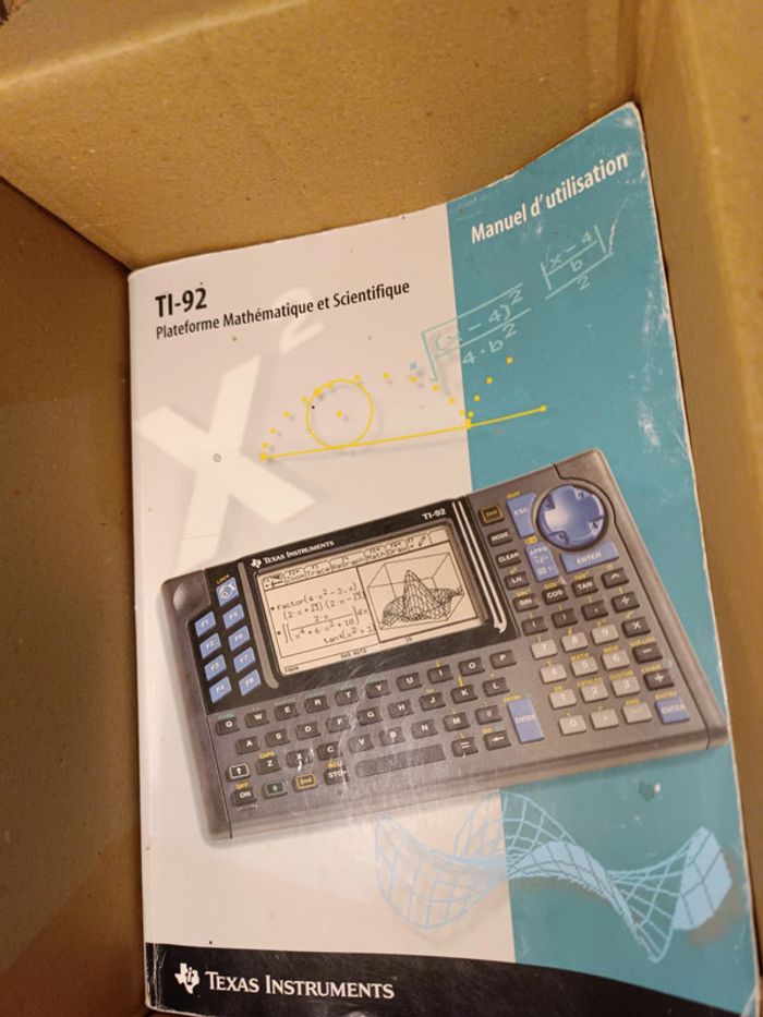 calculatrice scientifique Texas Instruments modèle TI-92