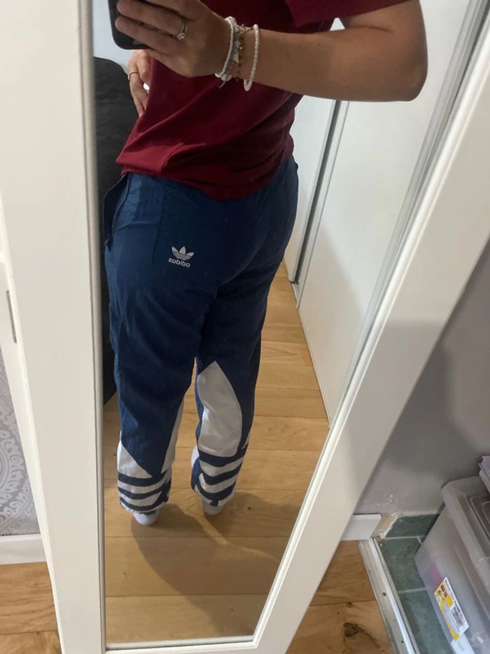 Jogging Adidas avec gros logo - photo numéro 5