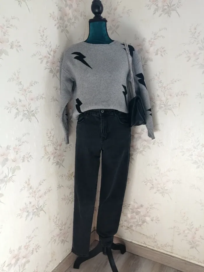Pull gris en maille avec motifs éclairs noirs / shein / (L) - photo numéro 2