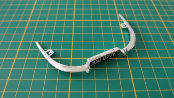 Pare-chocs arrière pièce détachée miniature jaguar type E 1961 1/18 burago #B38