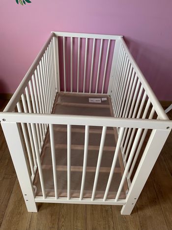 Lit à barreaux blanc