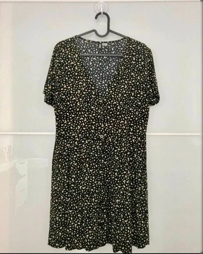 Robe mi longue noire fleurie