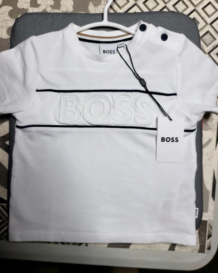 Teeshirt type polo blanc taille 12 mois BOSS neuf - photo numéro 3