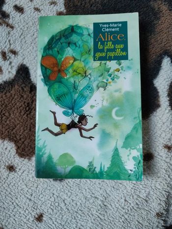 Alice la fille aux yeux papillon