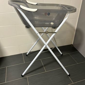 Baignoire bébé grise avec vidange + grand support de baignoire