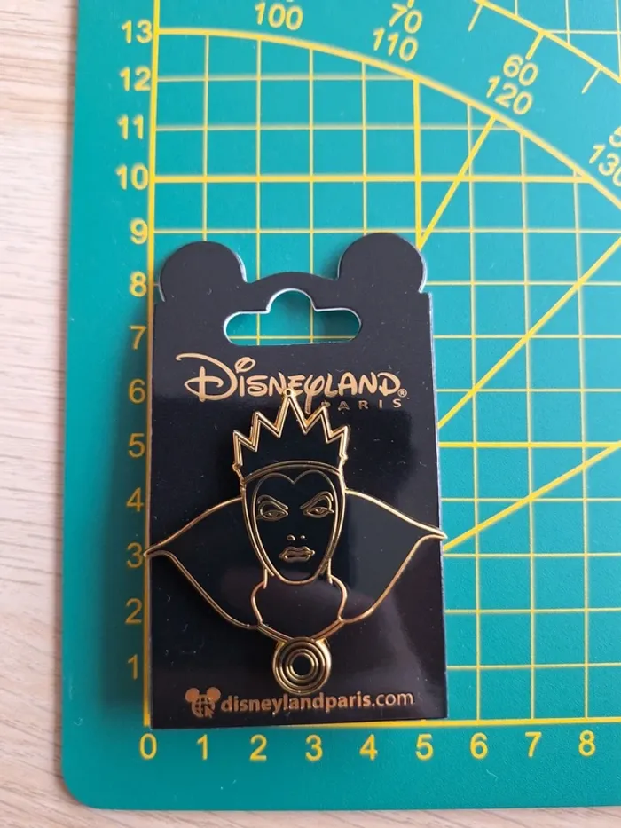 Pin's Reine-Mère de Blanche-Neige - Neuf - photo numéro 3