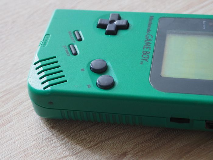 Ancienne Game Boy verte avec accessoires - photo numéro 5