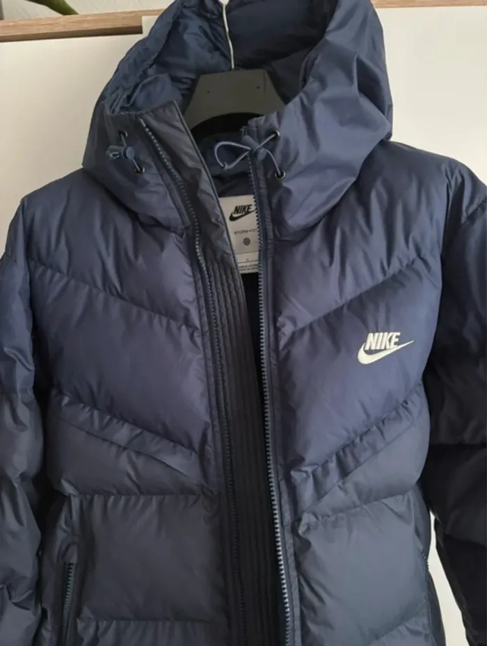 Doudoune Nike taille S - photo numéro 2