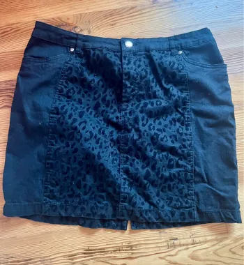 Jupe H&M taille 44 empiècement léopard