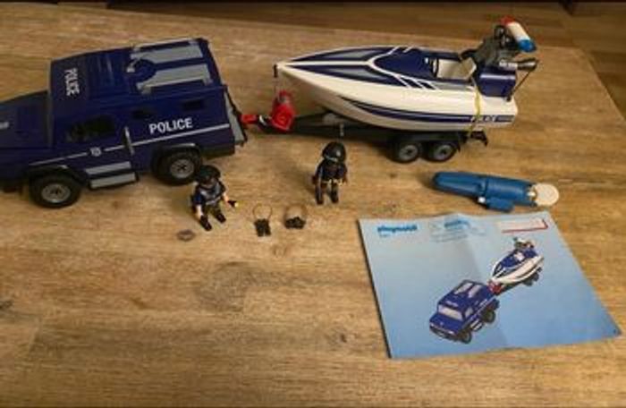 Camion et bateau police playmobil