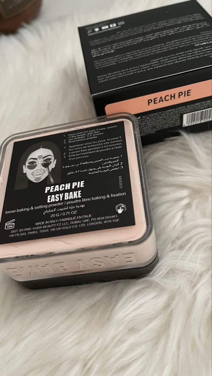 Poudre Huda Beauty - Peach pie