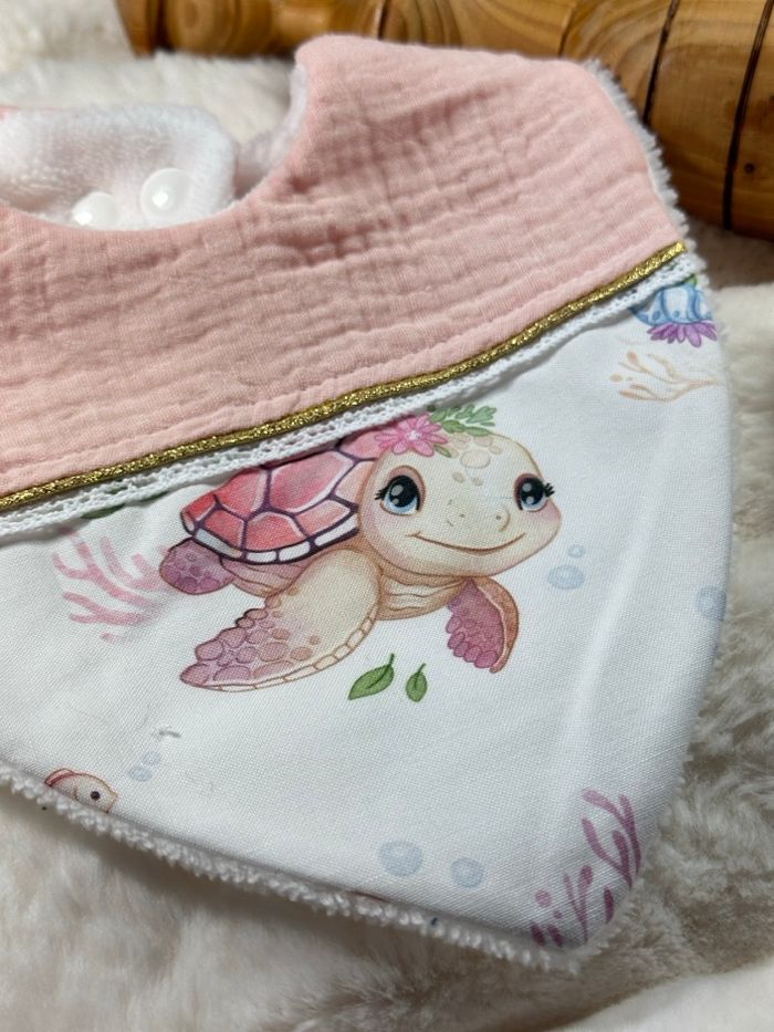 Bavoir naissance tortue rose bambou - photo numéro 2