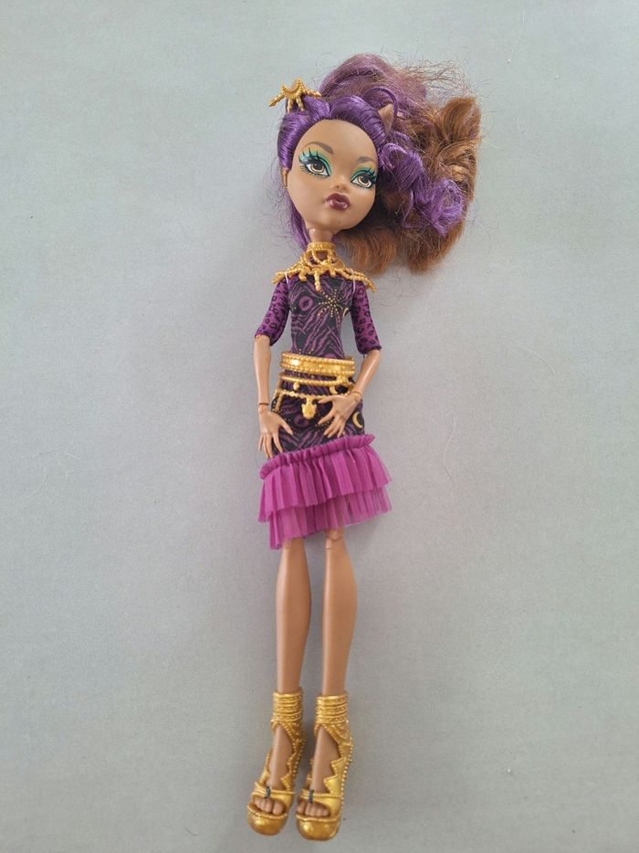 Lot 10 poupées monster high et supports - photo numéro 4