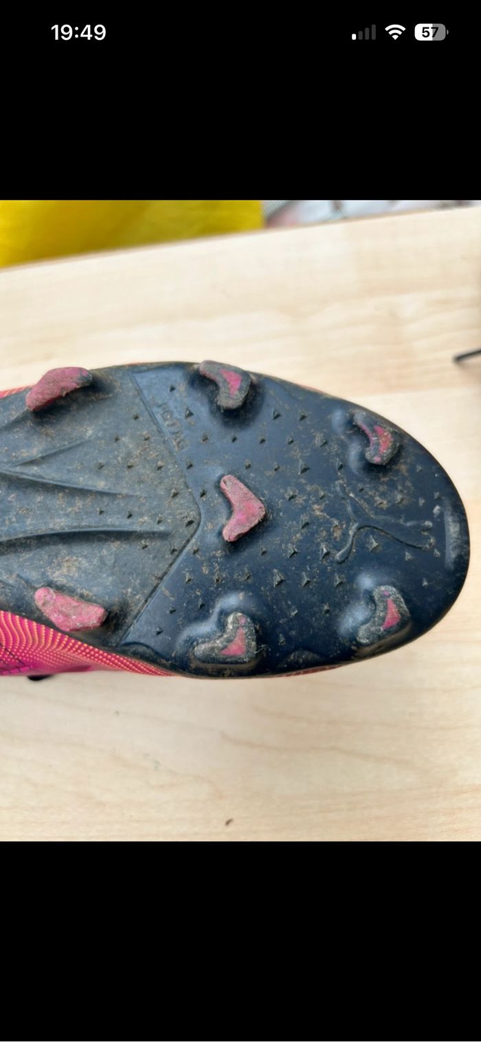 Crampon Puma  football taille 36 - photo numéro 9