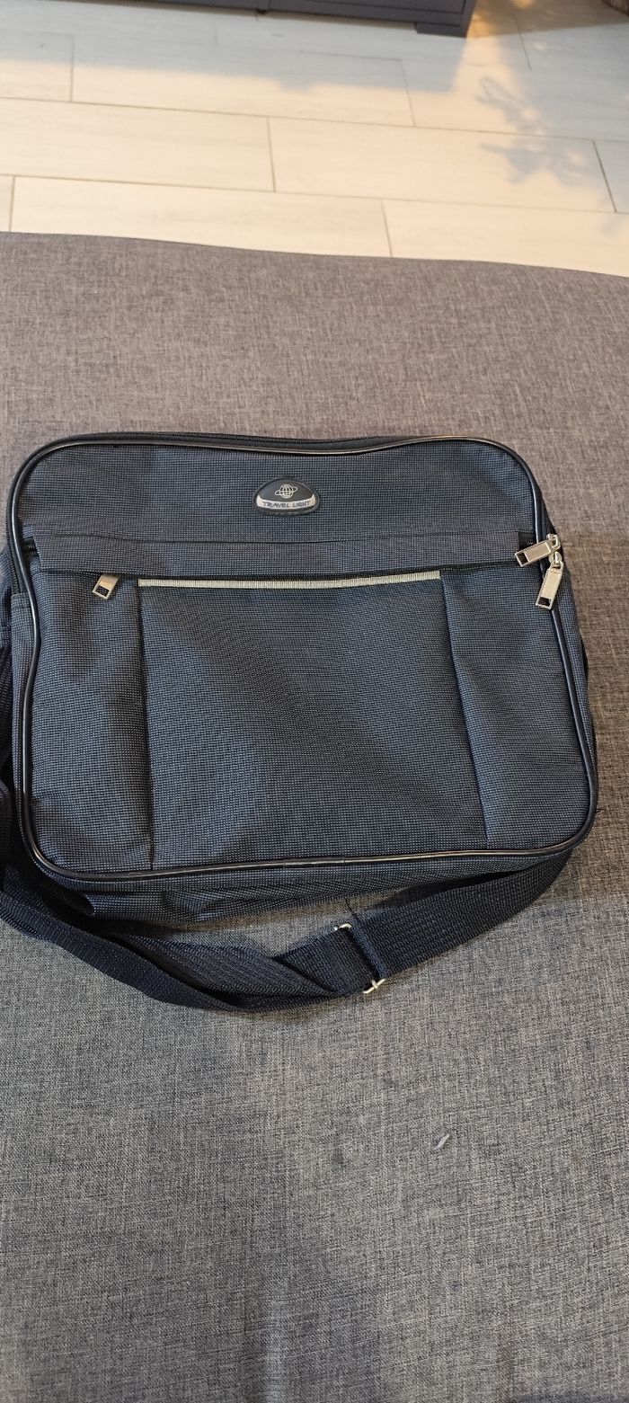 Petite. Valise souple 30 x39 cm