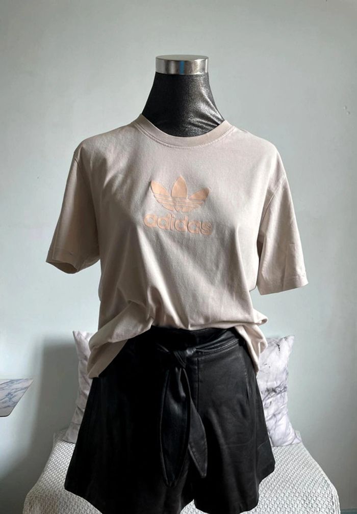 T-shirt Adidas.