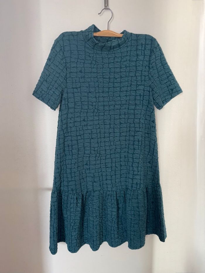 Robe Zara taille S couleur turquoise en très bon état.