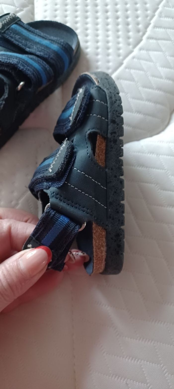 Très belles paires de sandales bébé garçon Pointure 23 - photo numéro 7