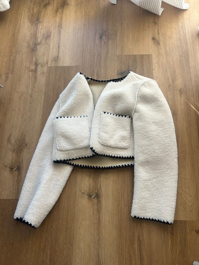 Veste sans col en imitation peau de mouton à surpiqûres constantes - photo numéro 2