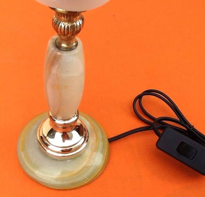 Lampe tulipe Pierre d' onyx et laiton - photo numéro 3