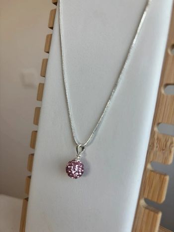 Collier et pendentif rose