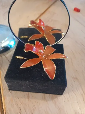 Superbe broche doré à l'or