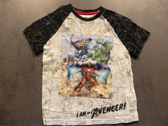 T-shirt Avengers Desigual taille 5/6 ans