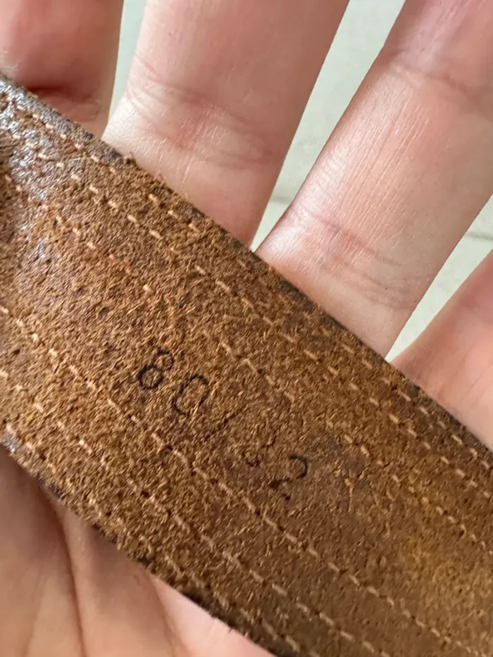 Ceinture marron vintage Lario 1898, il y a des marques d'usures 93cm - photo numéro 4