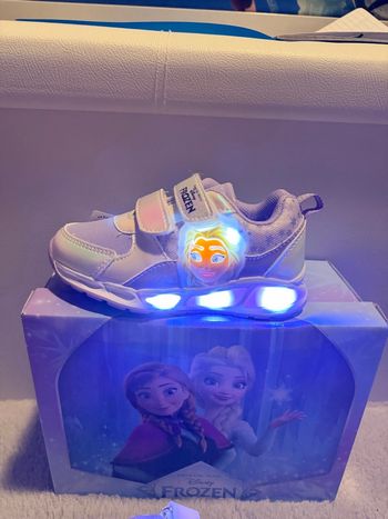Basket  Disney Frozen lumineuse reine des neiges taille 28