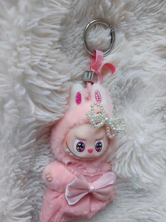 Labubu pin for love U - photo numéro 2