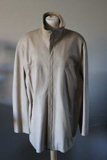 Manteau en cuir crème taille 50