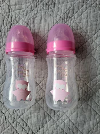 2 biberons roses
