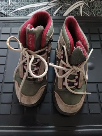 Chaussures Decathlon taille 28