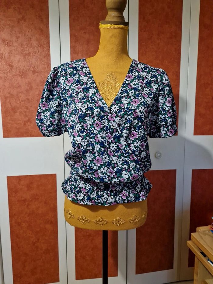 Blouse manche courte.