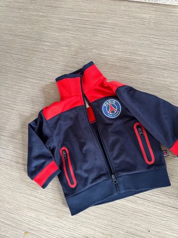 Magnifique veste de jogging psg bébé 6 mois excellent état