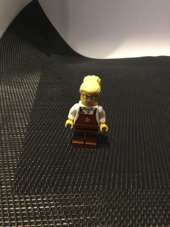 Lego mini figurine trn249 serveuse wagon restaurant du train 60197 minifigure officiel