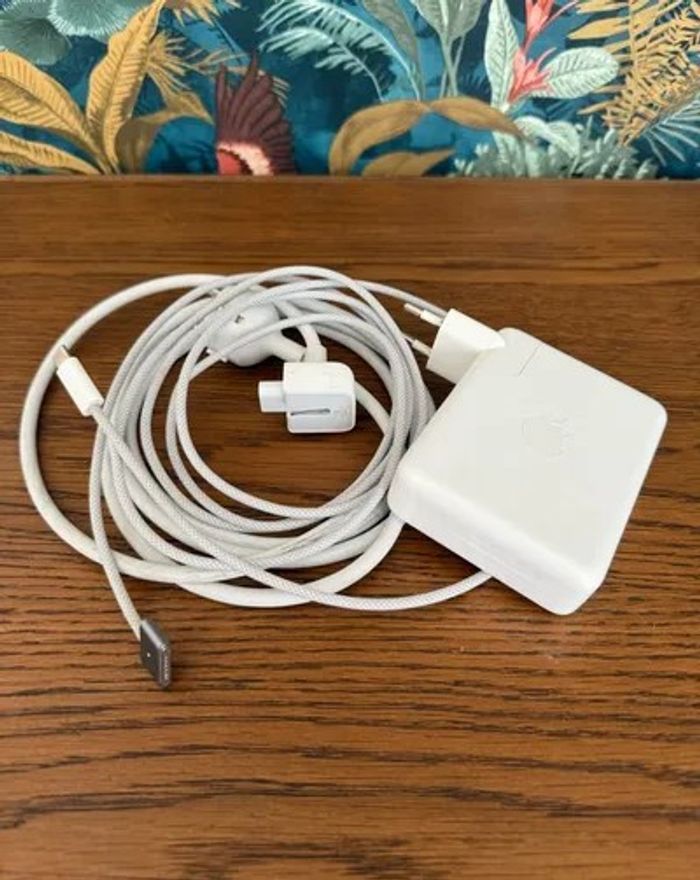 MacBook Pro 16 2023 M2 Pro, 16 Go Ram, stockage 500 Go, Batterie 97% en parfait état - photo numéro 5