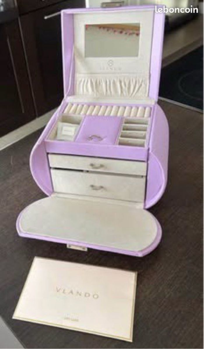Très jolie boîte à bijoux couleur parme Vlando