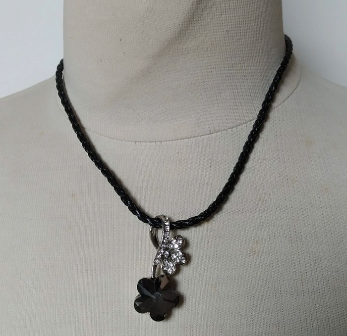 Collier ras de cou fantaisie fleur