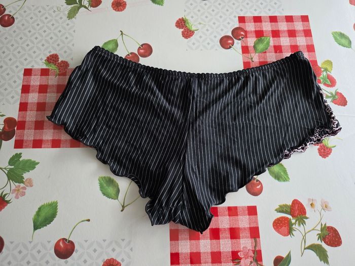 ENSEMBLE SOUTIEN-GORGE ET BOXERS SHORTY NOIR/ROSE TAILLE 38/40 95C LE SHORTY MARQUE C&A - photo numéro 6