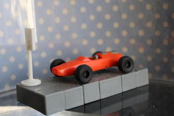 Voiture miniature formule 1 années 70